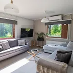 Haistila Retreat With Elegant Views & Sauna Near Rovaniemi Gerendaház Ranua