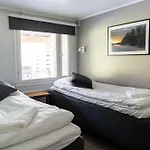 Haistila Retreat With Elegant Views & Sauna Near Rovaniemi Gerendaház