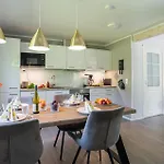 Haistila Retreat With Elegant Views & Sauna Near Rovaniemi Gerendaház *