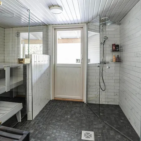Haistila Retreat With Elegant Views & Sauna Near Rovaniemi Chata